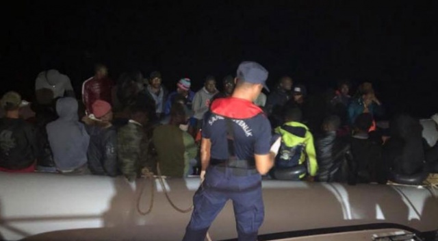 İzmir'de 75 düzensiz göçmen yakalandı İzmir'de 75 düzensiz göçmen yakalandı