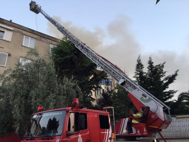 Kadıköy'de ahşap konakta yangın Kadıköy'de ahşap konakta yangın