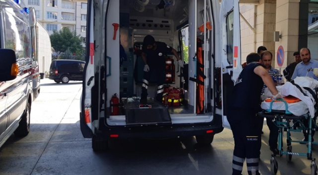 Kafasına tuğla düşen çocuk ağır yaralandı Kafasına tuğla düşen çocuk ağır yaralandı