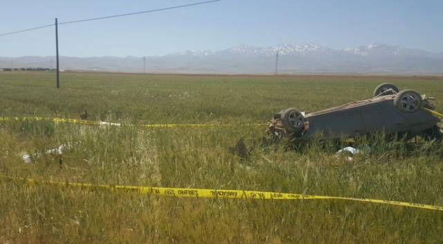 Kahramanmaraş'ta otomobil buğday tarlasına uçtu: 3 ölü, 4 yaralı Kahramanmaraş'ta otomobil buğday tarlasına uçtu: 3 ölü, 4 yaralı