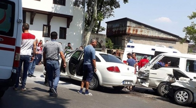 Kahramanmaraş&#039;ta zincirleme kaza: 13 yaralı