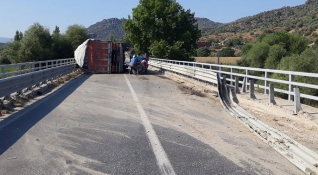 Karpuzlu’da kaza, yolda başka aracın olmaması faciayı önledi Karpuzlu’da kaza, yolda başka aracın olmaması faciayı önledi