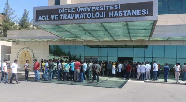 Kavgadan kaçmak isteyen şahıs, taksicinin başından vurulmasına sebep oldu Kavgadan kaçmak isteyen şahıs, taksicinin başından vurulmasına sebep oldu