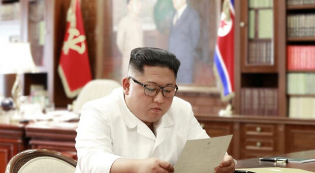 Kuzey Kore Lideri Kim, Trump'tan 'çok güzel' mektup aldı Kuzey Kore Lideri Kim, Trump'tan 'çok güzel' mektup aldı