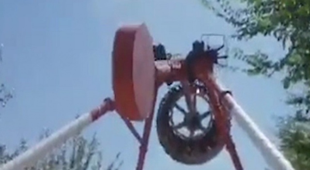 Lunapark'ta feci kaza: 1 ölü, 4 yaralı Lunapark'ta feci kaza: 1 ölü, 4 yaralı
