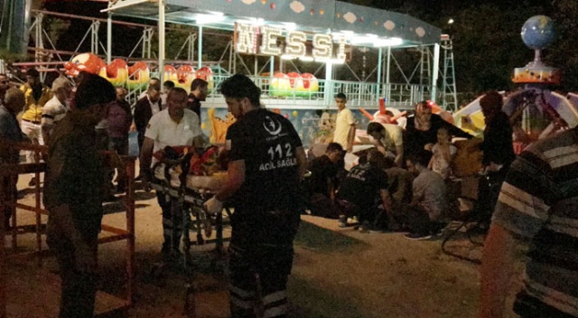 Lunaparkta tırtıl vagonu koptu! 2'si çocuk 4 yaralı Lunaparkta tırtıl vagonu koptu! 2'si çocuk 4 yaralı