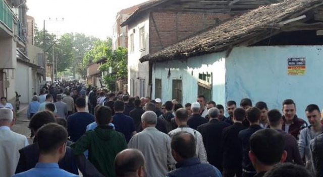 Mahallede 1 kilometrelik bayramlaşma kuyruğu