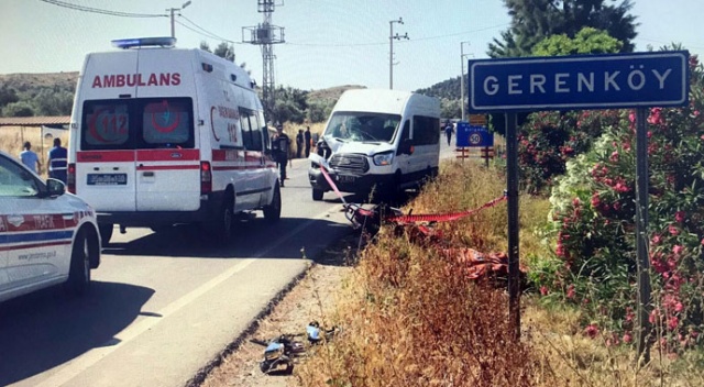 Minibüsle çarpışan kasksız motosikletli hayatını kaybetti