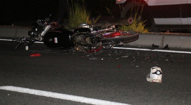 Motosiklet refüje çarptı, 21 yaşındaki genç hayatını kaybetti Motosiklet refüje çarptı, 21 yaşındaki genç hayatını kaybetti