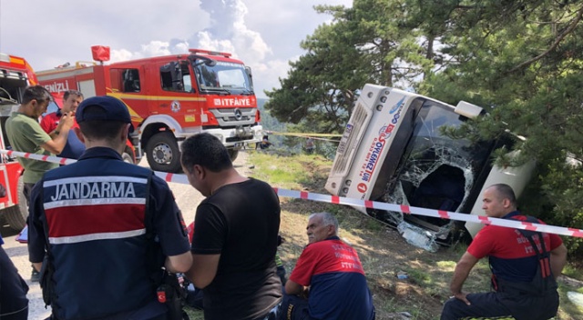 Öğretmenleri taşıyan servis devrildi, çok sayıda yaralı var