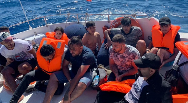 Ölümle burun buruna gelen kaçak göçmenleri sahil güvenlik kurtardı