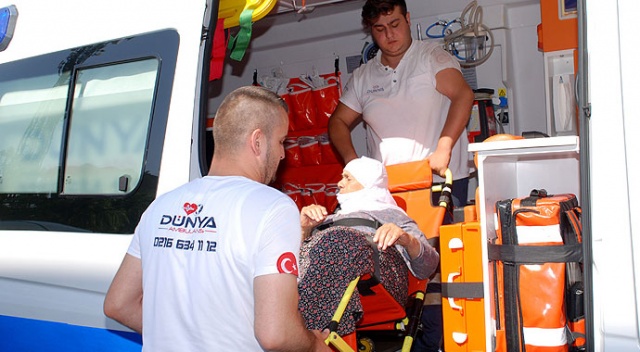 Oy kullanmaya ambulansla geldiler Oy kullanmaya ambulansla geldiler