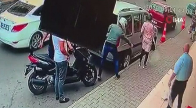 Pide kuyruğundaki kadına silahlı saldırının failleri yakalandı Pide kuyruğundaki kadına silahlı saldırının failleri yakalandı