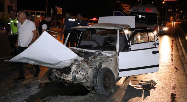 Polisin 'dur' ihtarına uymayan sürücü kaza yaptı: 2 yaralı Polisin 'dur' ihtarına uymayan sürücü kaza yaptı: 2 yaralı