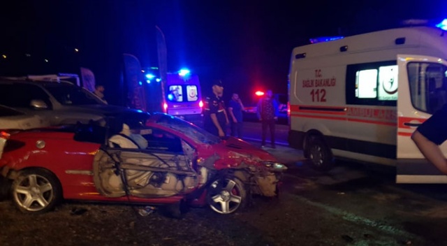 Rize'de korkunç kaza: 1 ölü, 1 ağır yaralı Rize'de korkunç kaza: 1 ölü, 1 ağır yaralı