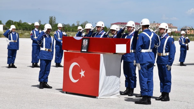 Şehit uzman çavuşa son görev