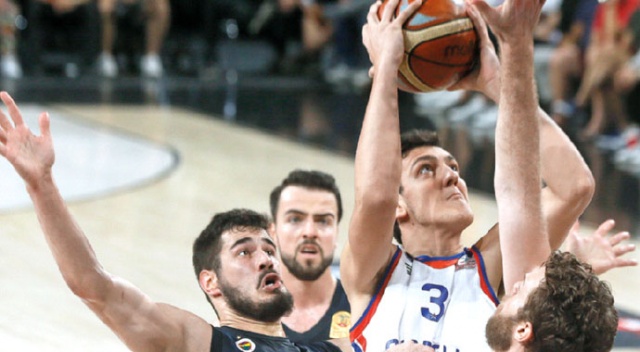 Servis kırdı! Servis kırdı!