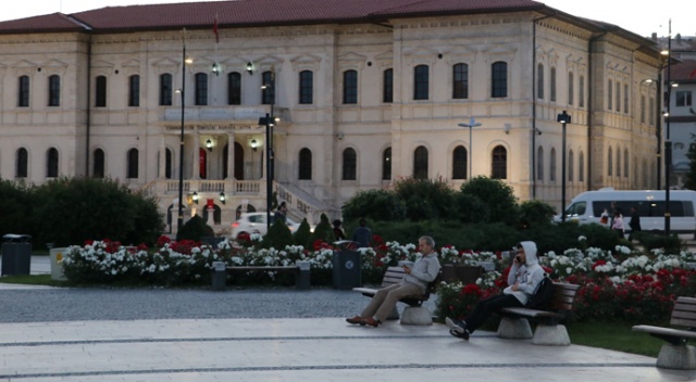 Sivas'ta haziranın sonunda termometreler 10 dereceyi gösterdi Sivas'ta haziranın sonunda termometreler 10 dereceyi gösterdi