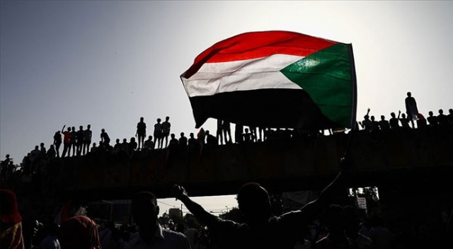 Sudan'da ordu darbe karşıtı göstericilere müdahale etti: 5 ölü Sudan'da ordu darbe karşıtı göstericilere müdahale etti: 5 ölü