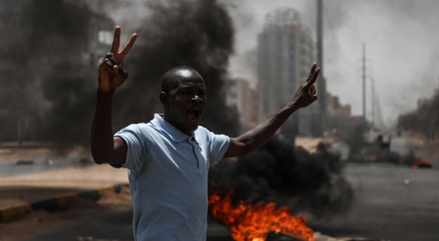 Sudan'da ordu göstericilere müdahale etti: 35 ölü var