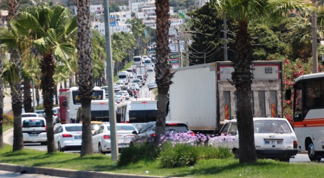 Tatilciler dönüyor! Bodrum çıkışında kilometrelerce araç kuyruğu oluştu