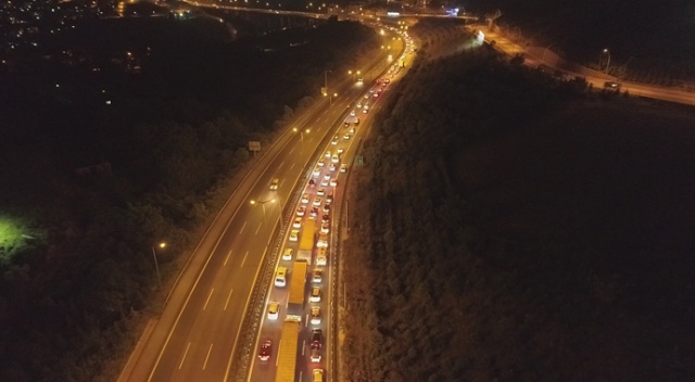 TEM otoyolunda trafik durma noktasına geldi TEM otoyolunda trafik durma noktasına geldi