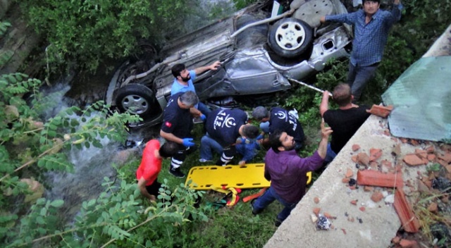 Tokat’ta otomobil dereye uçtu: 4 yaralı