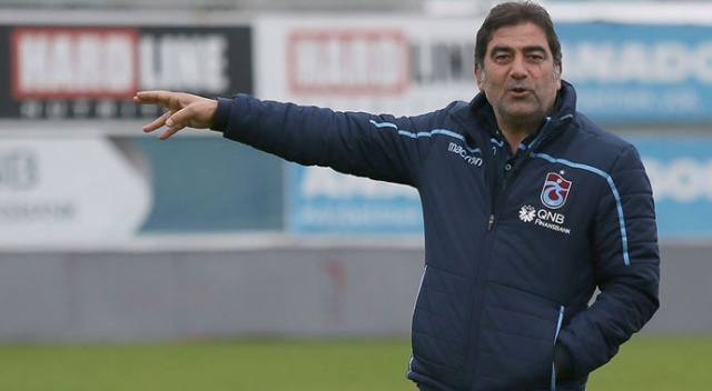 Trabzonspor'da Ünal Karaman sözleşmeyi imzalıyor