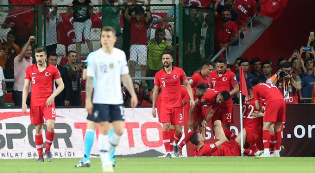 Konya'da tarih yazdık! Milliler son dünya şampiyonunu devirdi (Türkiye 2-0 Fransa) Konya'da tarih yazdık! Milliler son dünya şampiyonunu devirdi (Türkiye 2-0 Fransa)