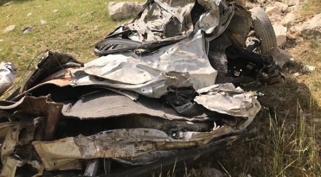 Uçuruma giden otomobilden son anda atladı!