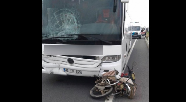 Yolcu otobüsü motosiklete çarptı: 1 ölü