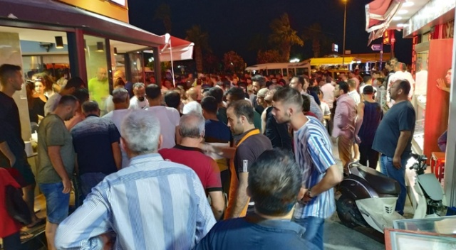 Yüzlerce turistin gözü önünde silahlar konuştu: 1 yaralı