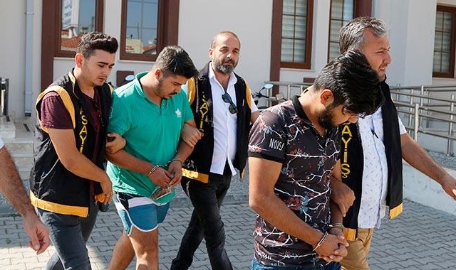 'Satılık köpek' ilanı verip 100 kişiyi dolandırdılar 'Satılık köpek' ilanı verip 100 kişiyi dolandırdılar