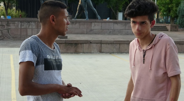 &#039;Siz beni tanıyor musunuz&#039; dedi, ekmek bıçağıyla saldırdı