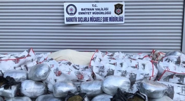 1 ton esrarla yakalanan tır sürücüsü tutuklandı
