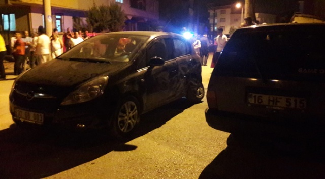 2 kişinin yaralandığı kaza mahalleliyi sokağa döktü