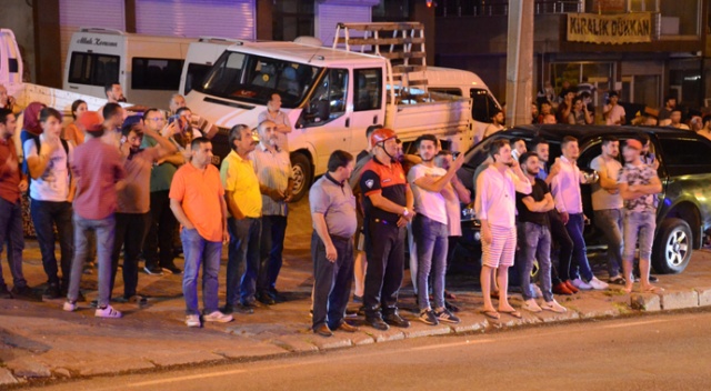 3 katlı binanın çatısına çıkan şahıs ikna edilerek aşağıya indirildi