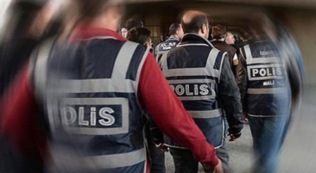Abisinin kimliğiyle polisi ikna edemeyince, parmak izi sorgusuyla yakalandı Abisinin kimliğiyle polisi ikna edemeyince, parmak izi sorgusuyla yakalandı