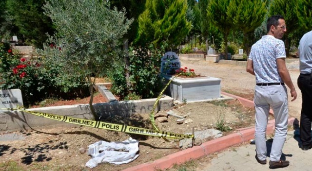 Adana&#039;da esrarengiz olay! Mezardan çıkarıldı