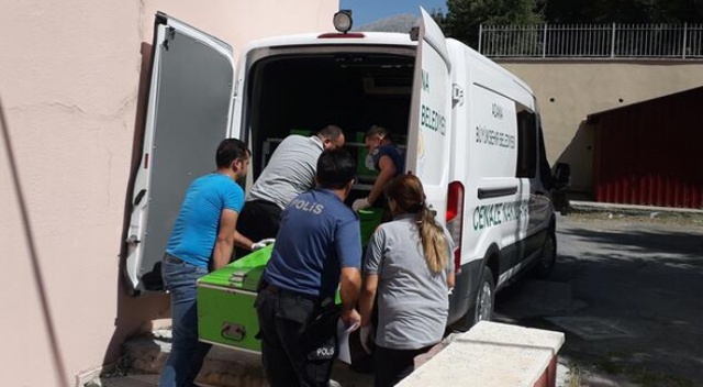 Adana'da silahlı aile kavgası: 1 ölü, 3 yaralı Adana'da silahlı aile kavgası: 1 ölü, 3 yaralı
