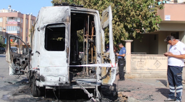 Ambulans alev aldı, sağlık personeli hastayı alevler içinden kurtardı Ambulans alev aldı, sağlık personeli hastayı alevler içinden kurtardı