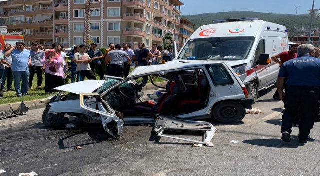 Ambulans ile otomobil çarpıştı: 2 ölü, 1 ağır yaralı