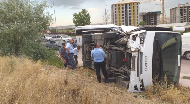 Ankara'da işçi servisi kaza yaptı:14 yaralı Ankara'da işçi servisi kaza yaptı:14 yaralı
