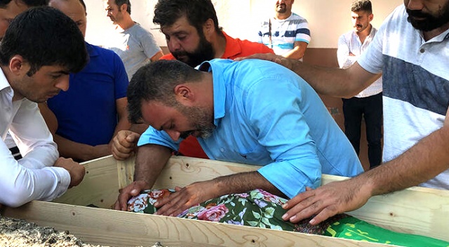 Anne-kız birlikte son yolculuğuna uğurlandı