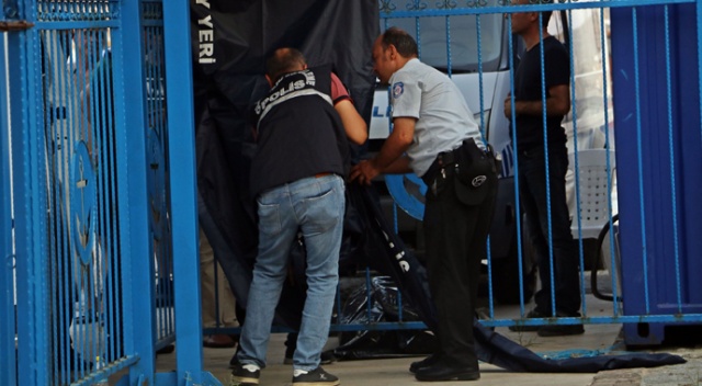 Antalya'da denizde boğazında plastik kelepçe takılı erkek cesedi bulundu Antalya'da denizde boğazında plastik kelepçe takılı erkek cesedi bulundu