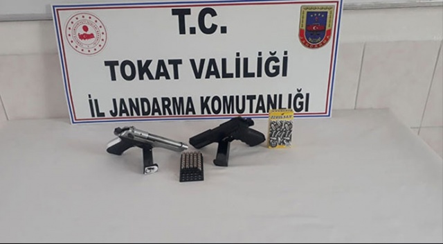 Araçtan ateş açtılar, jandarmaya yakalandılar Araçtan ateş açtılar, jandarmaya yakalandılar