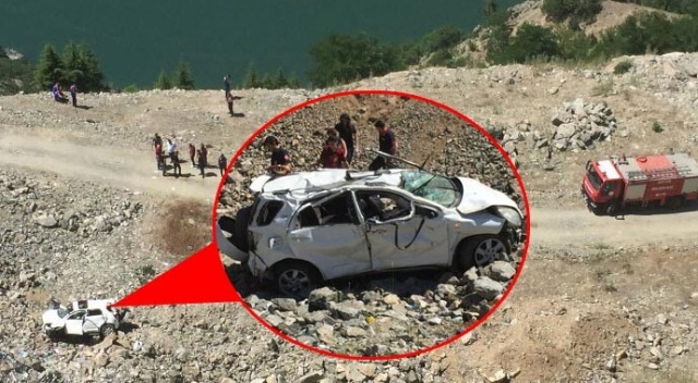 Artvin'de otomobil uçuruma yuvarlandı: 1 ölü, 2 yaralı Artvin'de otomobil uçuruma yuvarlandı: 1 ölü, 2 yaralı