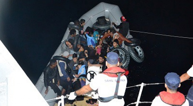 Ayvalık’ta 32 göçmen denizde yakalandı Ayvalık’ta 32 göçmen denizde yakalandı