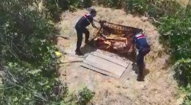 Çalılarla çevrili kaçak kazıya droneli operasyon: 4 gözaltı