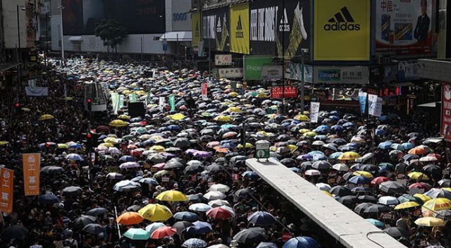 Çin Savunma Bakanlığından 'Hong Kong’a girebiliriz' iması Çin Savunma Bakanlığından 'Hong Kong’a girebiliriz' iması